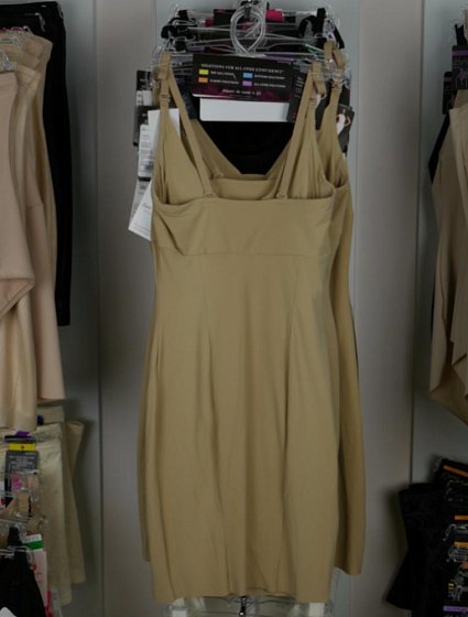 Фото - утягивающее платье, цвет бежевый, вид сзади